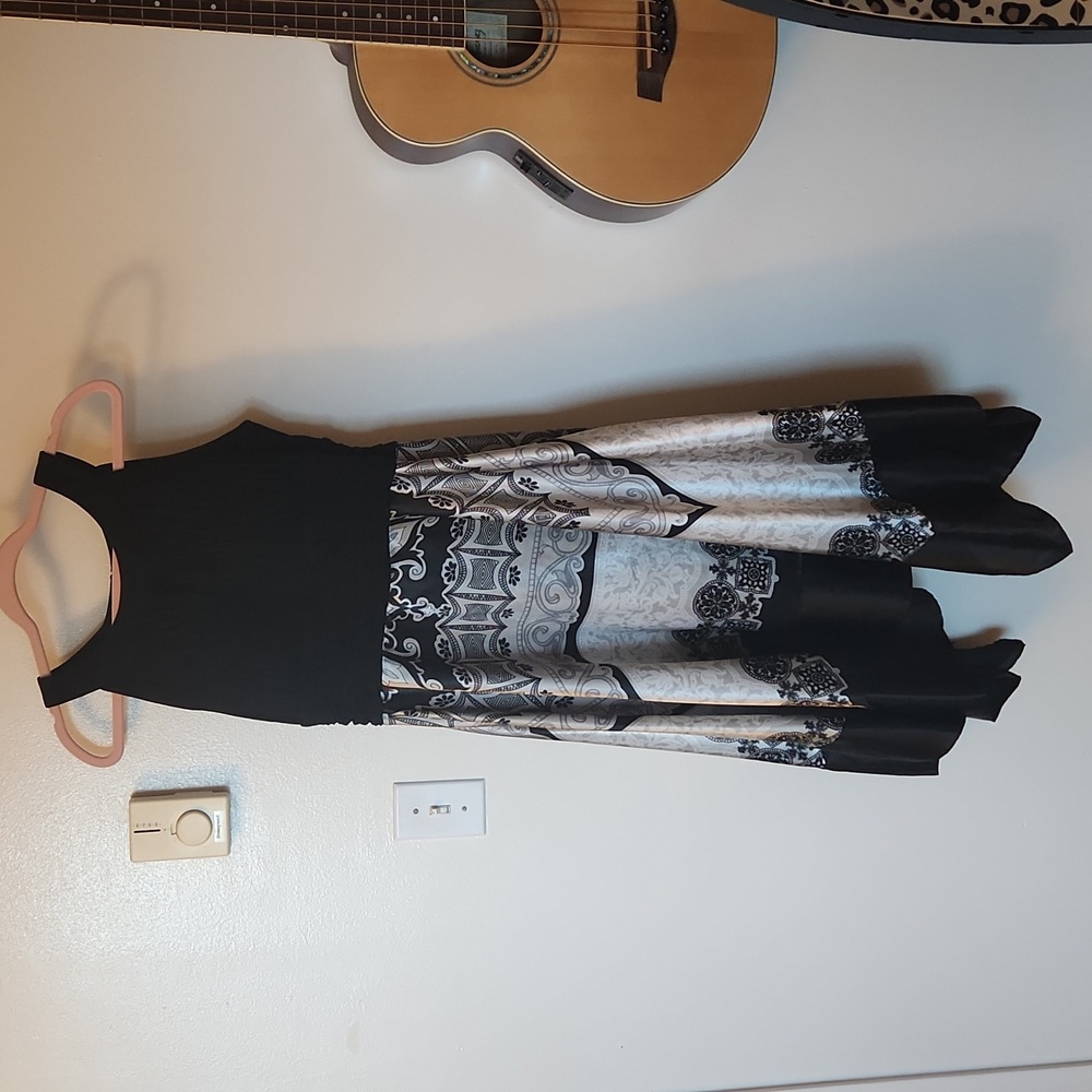 Sangria Size 16 Black and White Handkerchief Dress